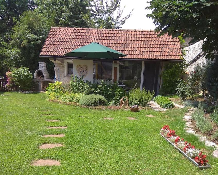 Villa Tiny House With A Big Heart à Postojna Extérieur photo