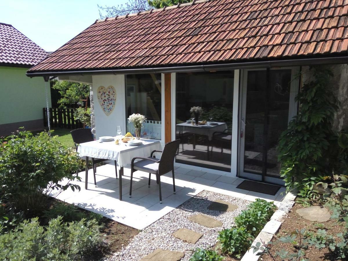 Villa Tiny House With A Big Heart à Postojna Extérieur photo